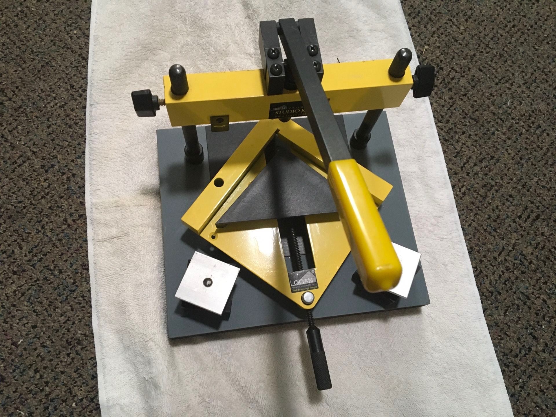 Logan Pro framing F300 1 Studio Joiner Picture Frame Maker