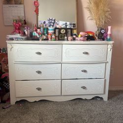 White Wooden 6 Drawer Dresser