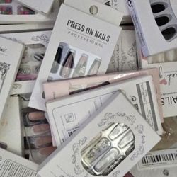 Press On Nails Many Styles $4 Each