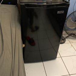 Magic Chef mini Fridge