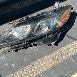 2021 Toyota Camry Drivers Side Headlight 
