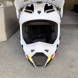 Fox dirt bike helmet