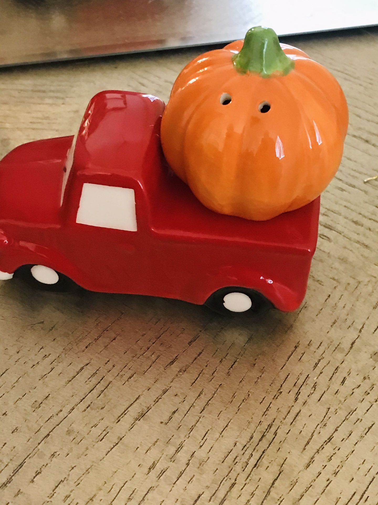 Halloween pumpkin and pick up truck ceramic glossy salt and pepper shakers new in box