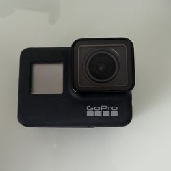 GoPro Hero 7 Black + 2 Batteries + Dual Charger + GoPro frame housing + Acessories