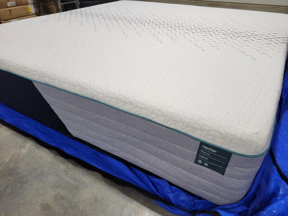 King Nectar Premier Hybrid Mattress - Like New