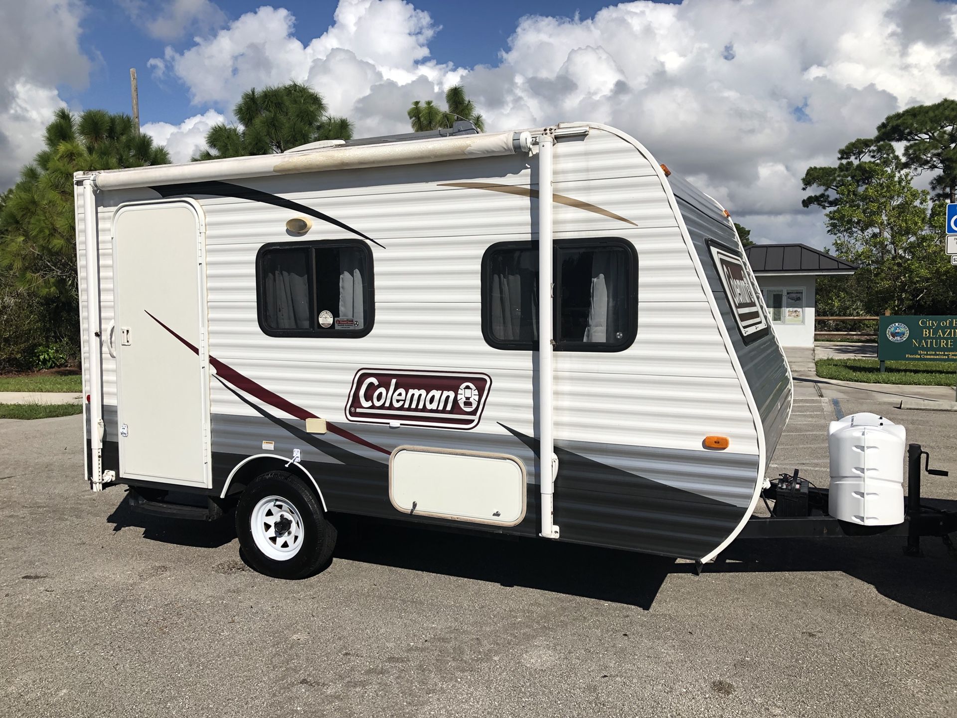 2013 Coleman 17ft travel trailer camper’ ultra lite weigh