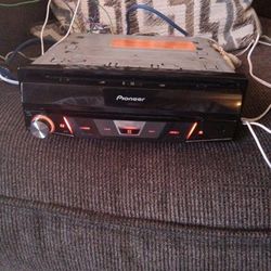 Pioneer In dash Flip Out Car Stereo 