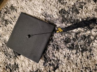 One size fits all graduation cap