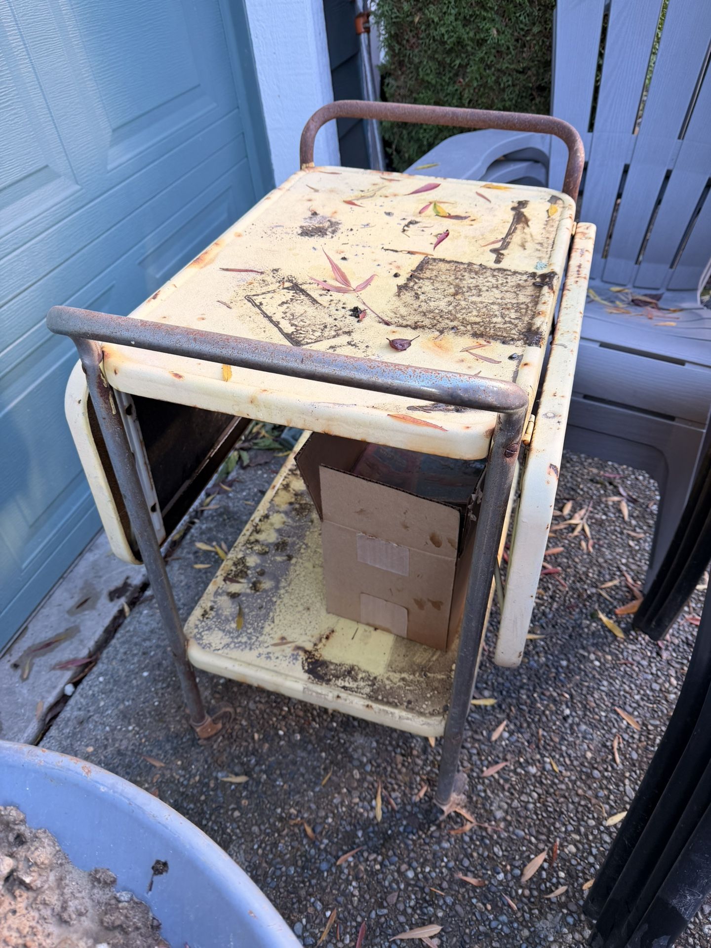 Cisco Vintage Mid Century Metal Rolling Cart