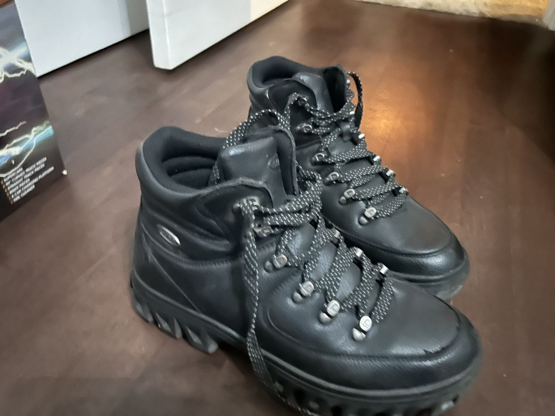 Men’s Size 10 Black boots