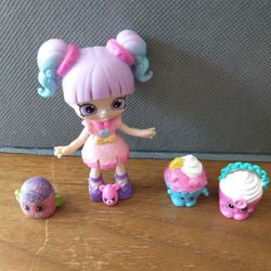 Shopkins lot: 5 shopkins including Rainbow Kate shopkins doll
Rainbow Kate doll, 2 cupcake shopkins, 1 happy places dreamy bear & shopkins moose
