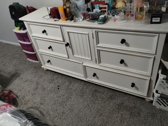 4 PC Queen Bedroom Set White 