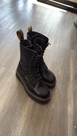 Doc Martin women’s size 7M