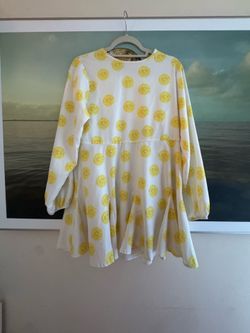 Babydoll woman’s dress white with yellow flowers M