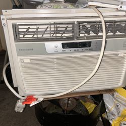 Frigidaire 10,000 BTU  Air Conditioner  / OBO