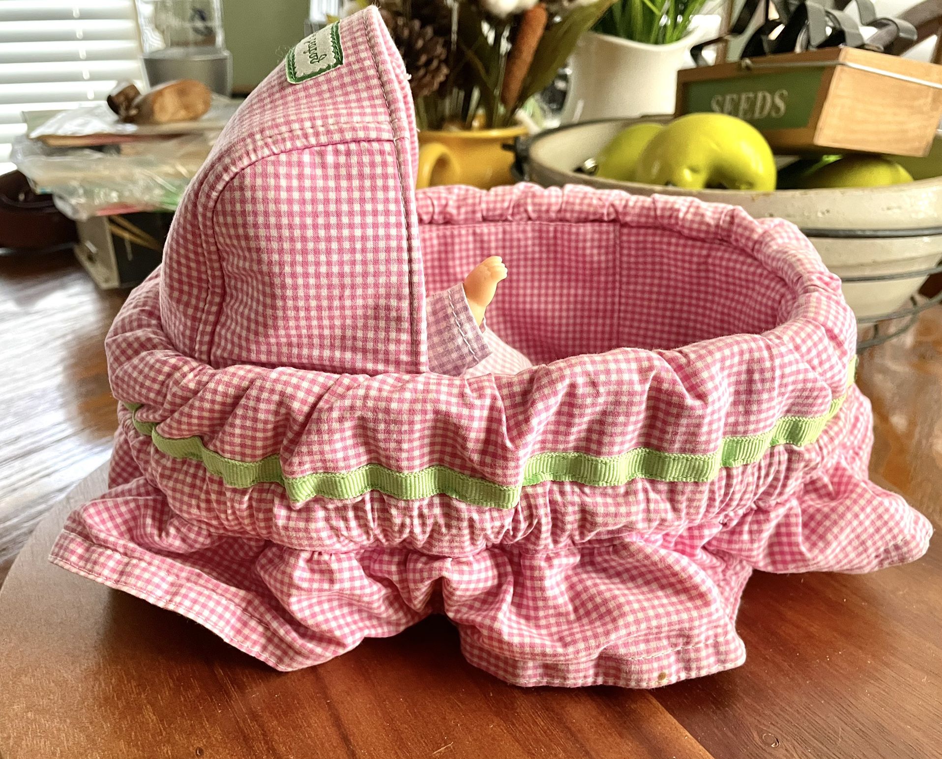 Penelope Peapod Baby Bassinet Basket/Crib -Pink Gingham-PLUS 2 Babies & Clothing