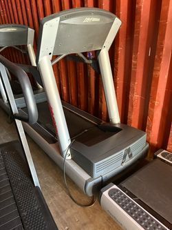 Life Fitness Integrity Classic Treadmill CSLX LOW HOURS!
