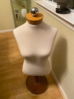 Dress form mannequin