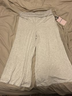 Striped grey gaucho leggings