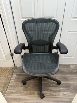 Herman Miller Aeron Office Chair ( SIZE B ) FULLY LOADED !!