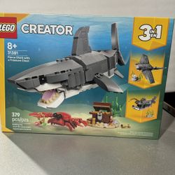 LEGO Creator 3in1 Fierce Shark with a Treasure Chest 31381
