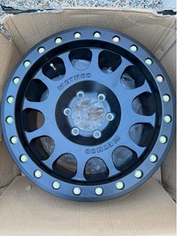 New Method MR105 Beadloack Wheels