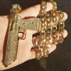 ICED OUT HIP HOP NECKLACE WITH MIAMI CUBAN LINK CHAIN