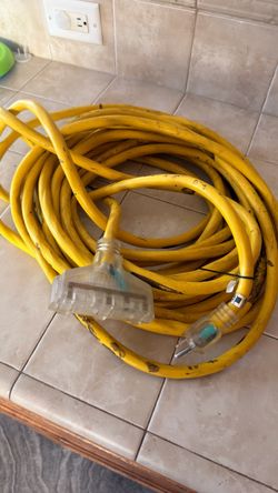 Extensión de 3 tomas $30