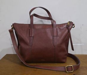 Like new!Fossil Brown Pebbled Leather Crossbody Bag