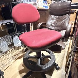 Swivel high chair