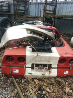 84 corvette body for parts $700.00 for it or will sell parts off of it