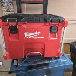 Milwaukee rolling packout 