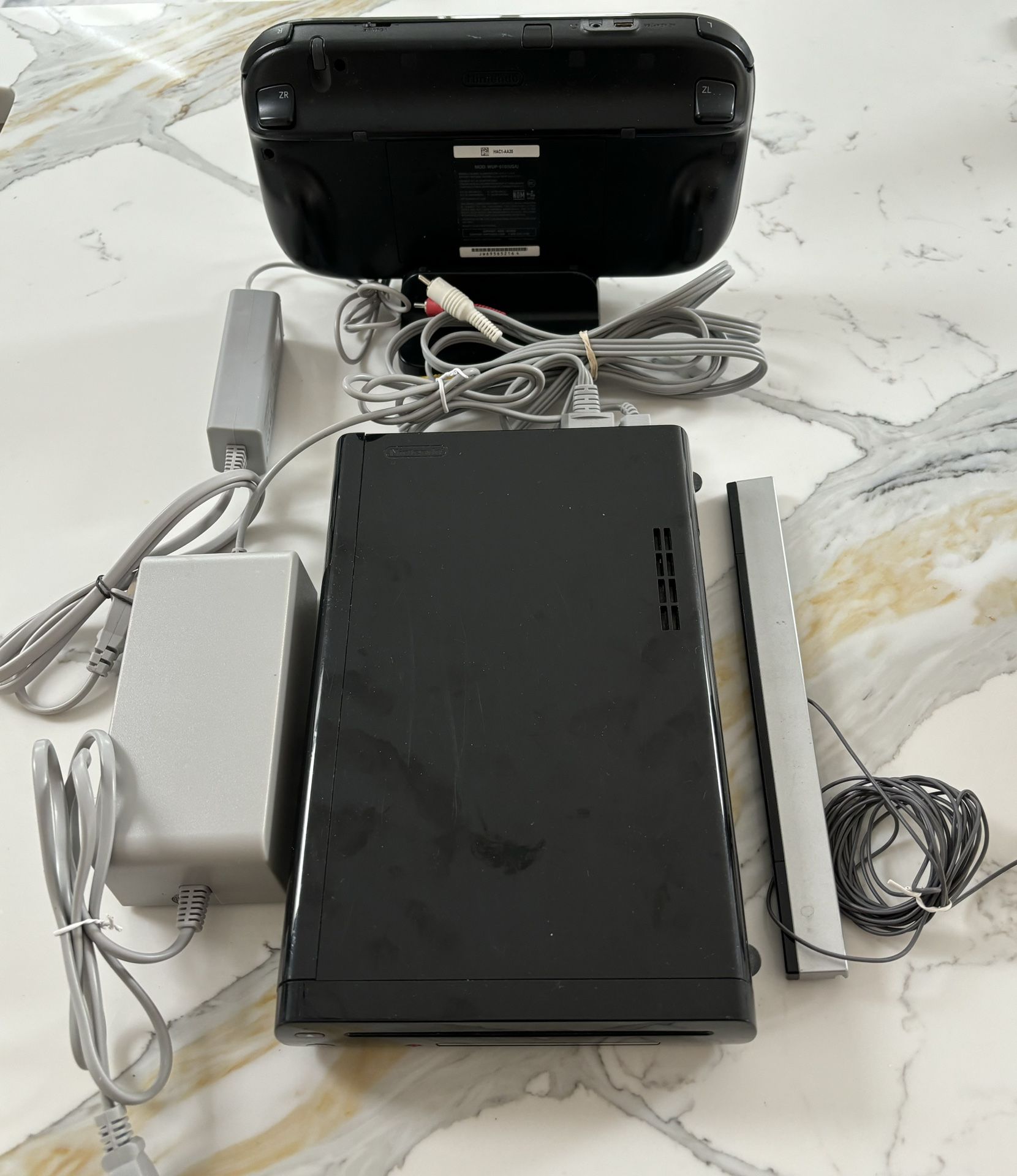 NINTENDO Wii U BUNDLE BLACK 32G
