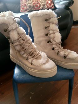 Boots, NEW, Women Size 11.   ....... $25.00 .... 57ave /Thomas