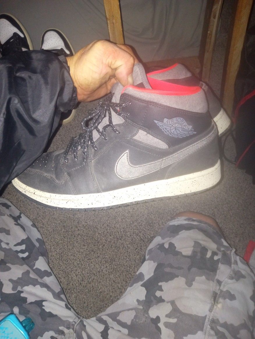 Air Jordan Gray And Black Size 10 And 1/2