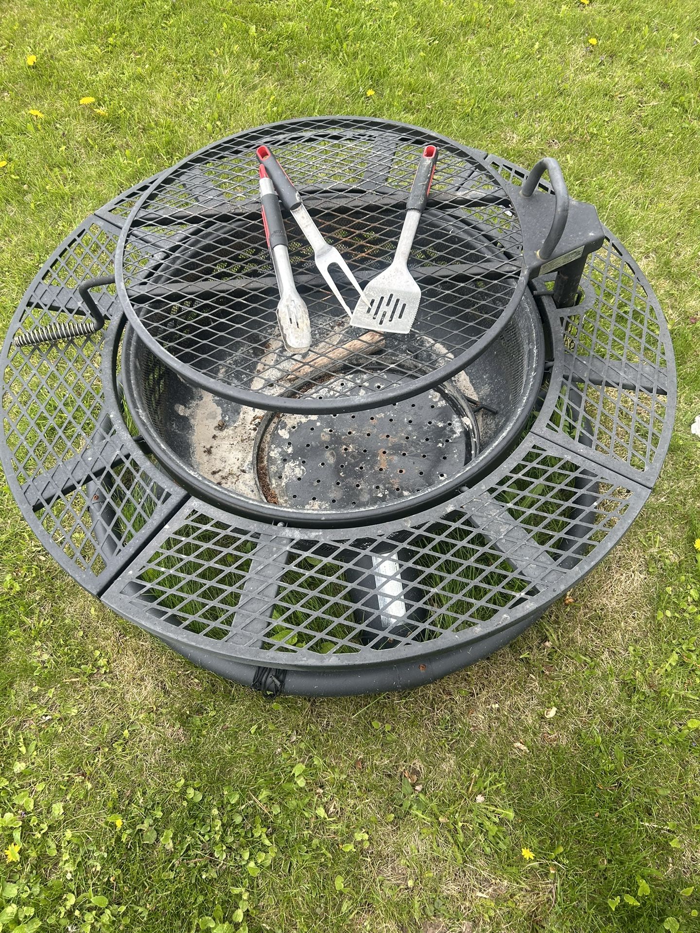 Barbecue grill combination fire pit