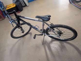 26" Trek Series 4 - Large Frame