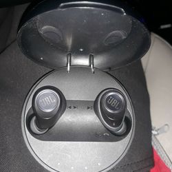 JBL  wireless Bluetooth Head Set....can For Music Or Bluetooth...comes With Charger 