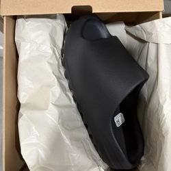 Yeezy Slide Onyx Black Size 10