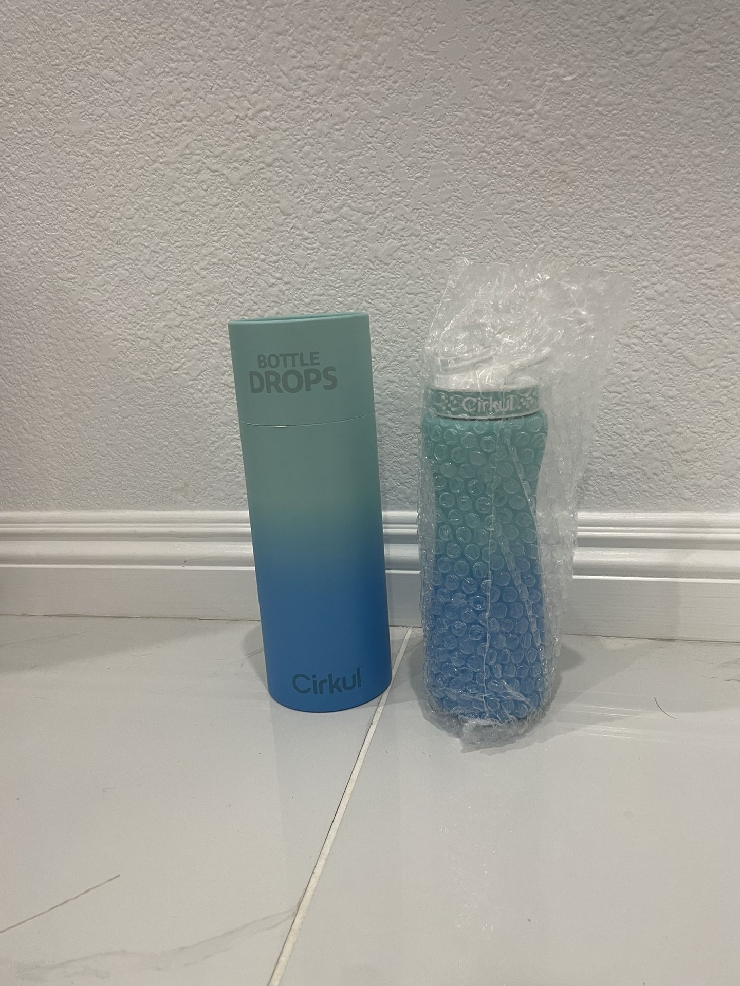 **Limited Edition** Cirkul Bottle “Horizon” 22oz Stainless ste