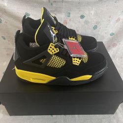 Air Jordan 4 Yellow And Black Stitching Sneakers Size 10
