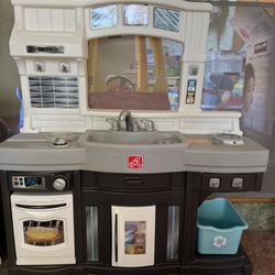 Play Kitchen 