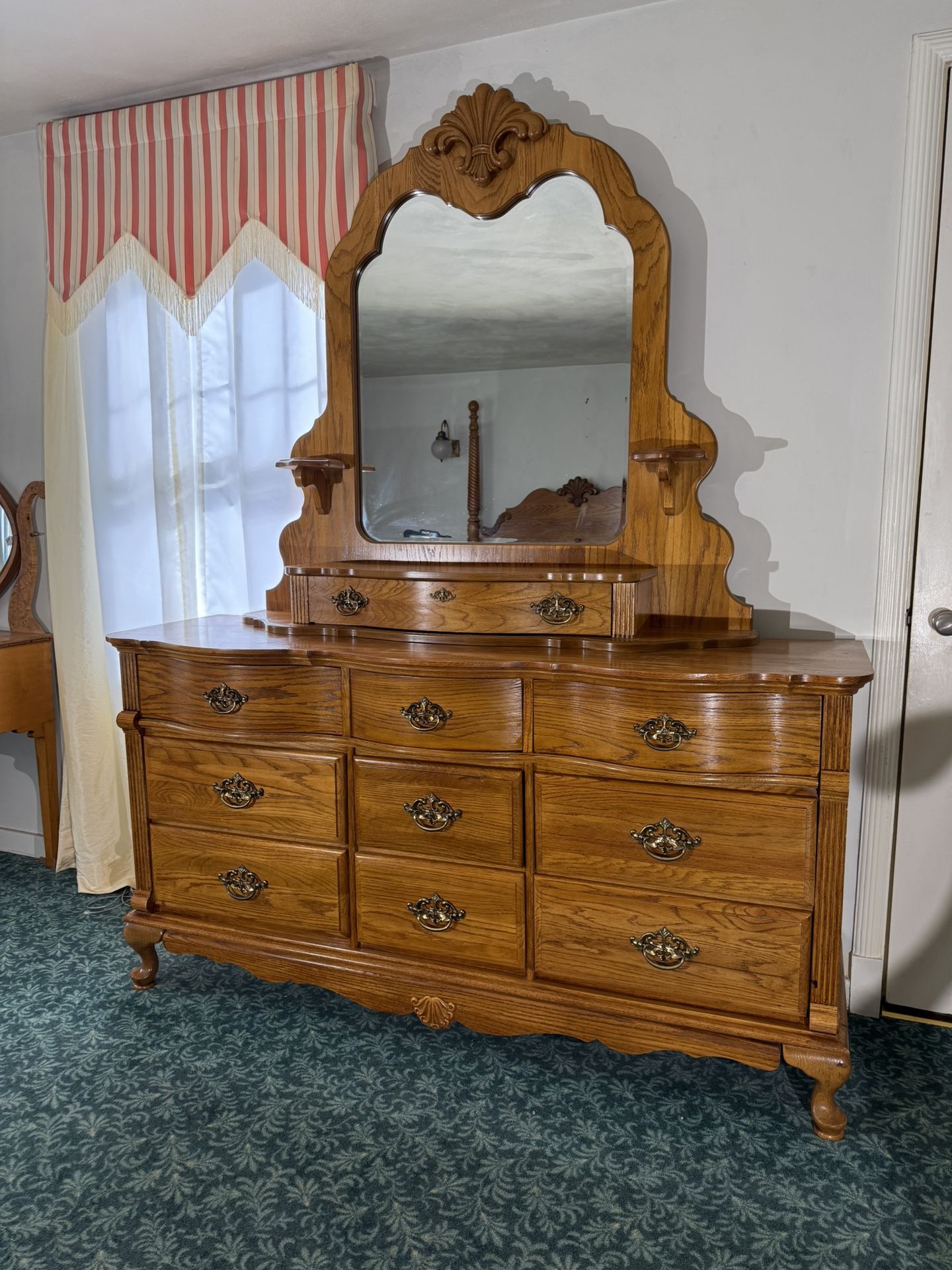 Dresser w/ Mirror - Free Delivery
