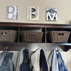 Free ! Hanging Shelf With Coat Hangers