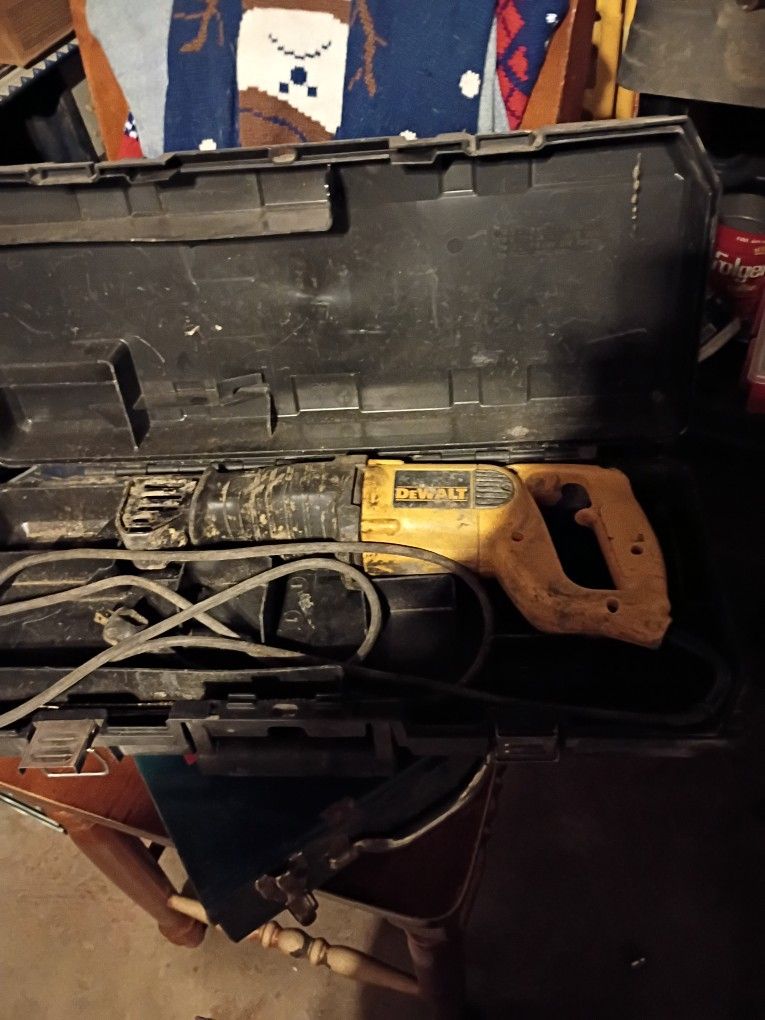 DeWalt Cord Sawsaw 