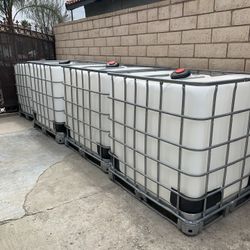 250 Gallon Water Totes/ Tanks