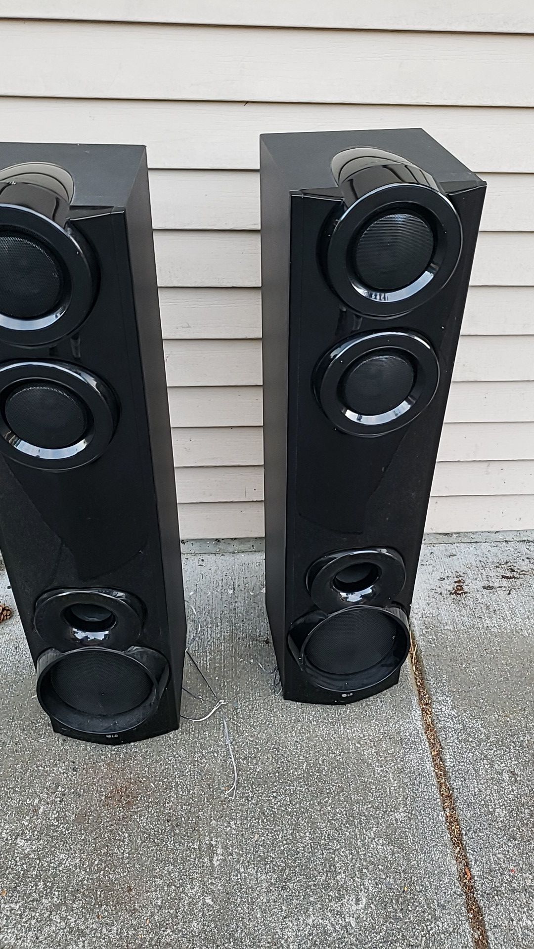 Pair of LG Tower Speakers Model S65T3-S w/ built-in Subwoofers