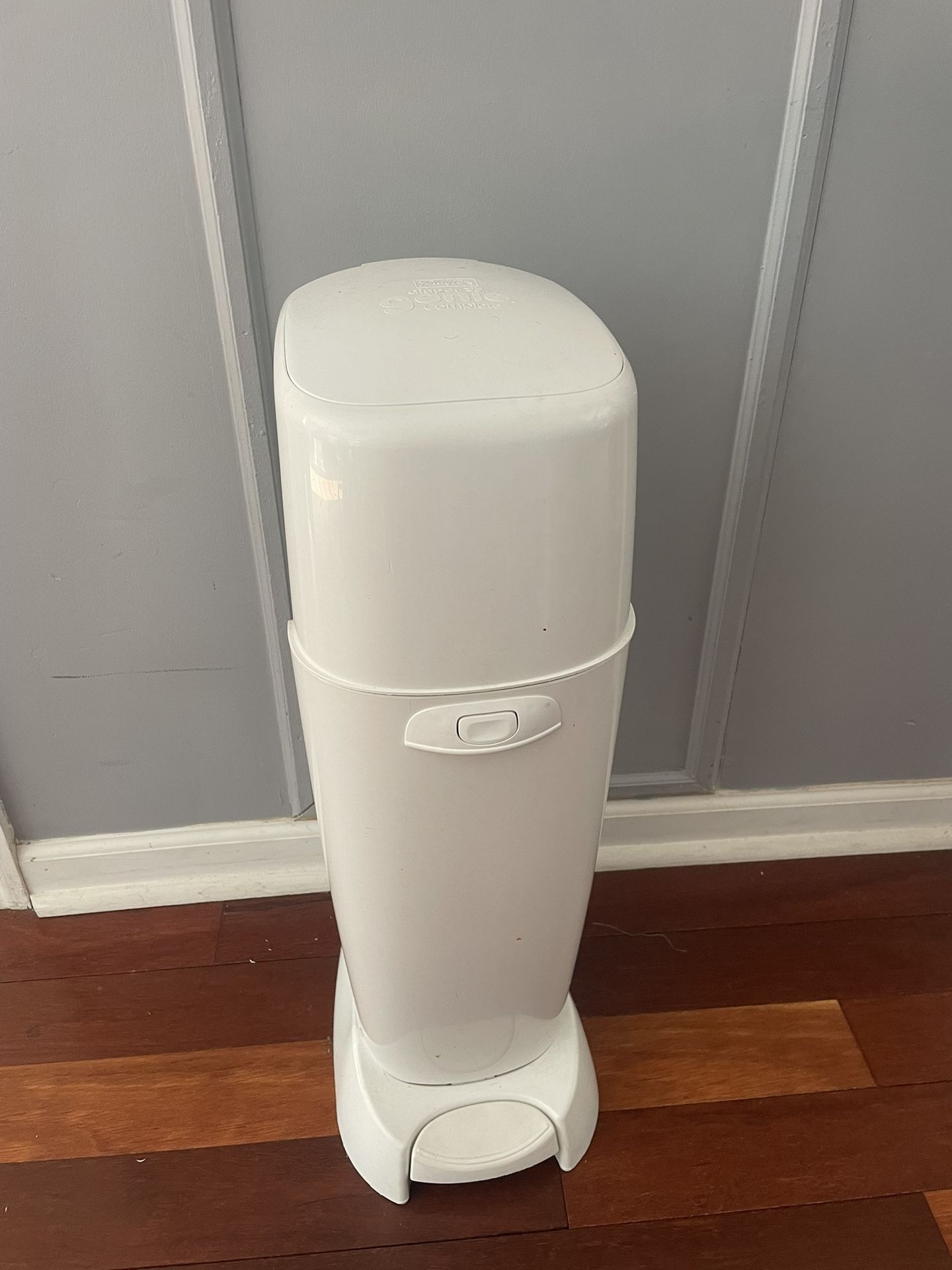 Diaper Dooley Trash Can with 5 Bag Inserts