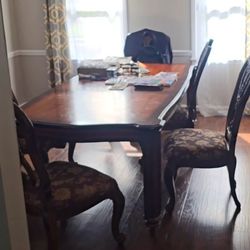 Dining Room Table With Leaf And 5 Chairs