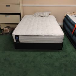Sealy Posturepedic Full Size Mattress. 